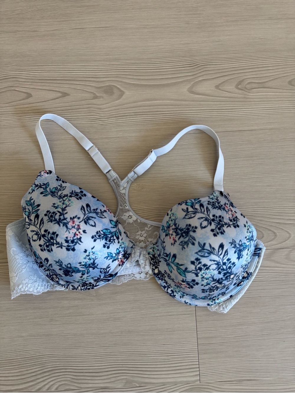 Maidenform Light Blue Bra with Floral Print and Lace